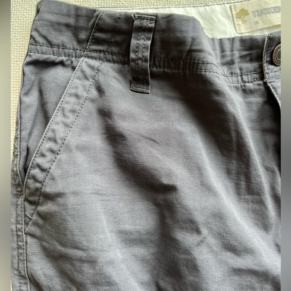Tucker+Tate cargo shorts in gray size 18